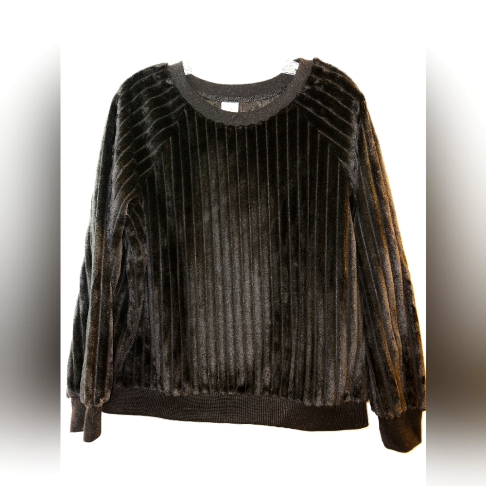 Black faux fur long sleeve pull over